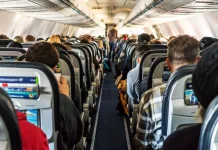اشتباهات رایج سفر با هواپیما اشتباهات رایج سفر با هواپیما مجله استانبول هالیدی Things you should never do on an airplane istanbul holiday travel magazin (1)